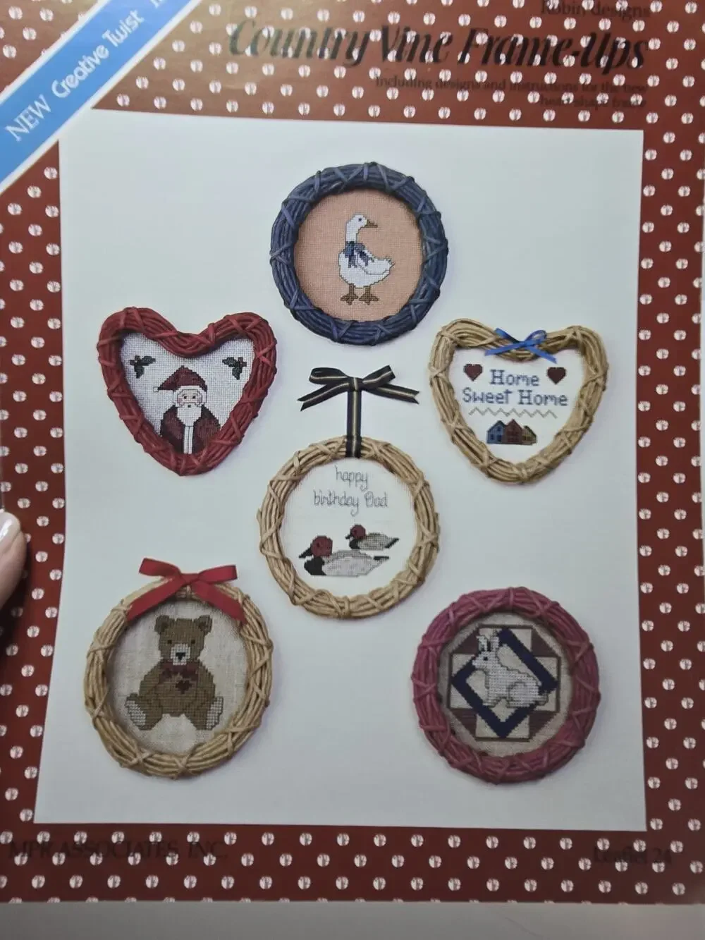 Cross Stitch Pattern Booklet: Country Vine Frame-ups (Robin Designs)